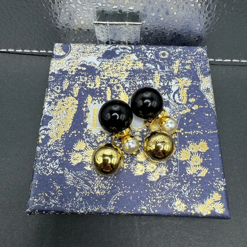 Dior Gold  Tribales Pearl Earrings. - Picture 5 of 6